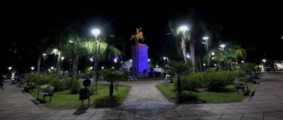 La Plaza 25 de Mayo luce su renovado sistema de iluminaci n